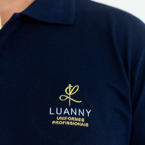 Camisa polo com detalhes
